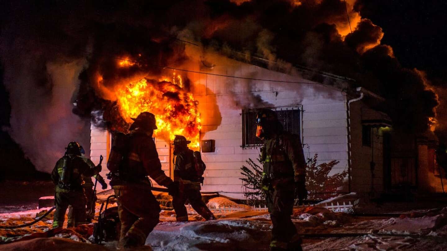 US-NEWS-FLINT-ON-FIRE-ARSON-IS-10-MLI.jpg