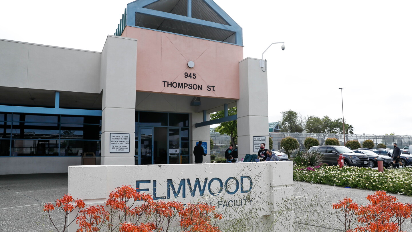 Federal judge approves stricter benchmarks for Calif. jail healthcare